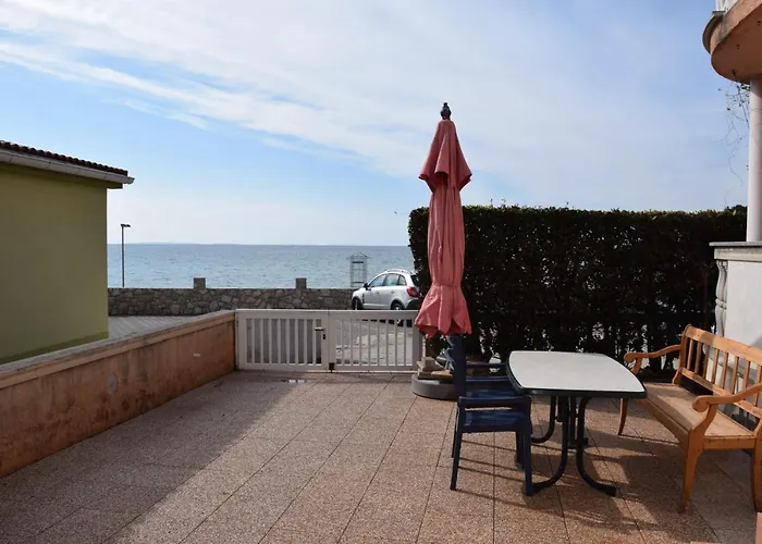 Apartman Blanusa A Povljana